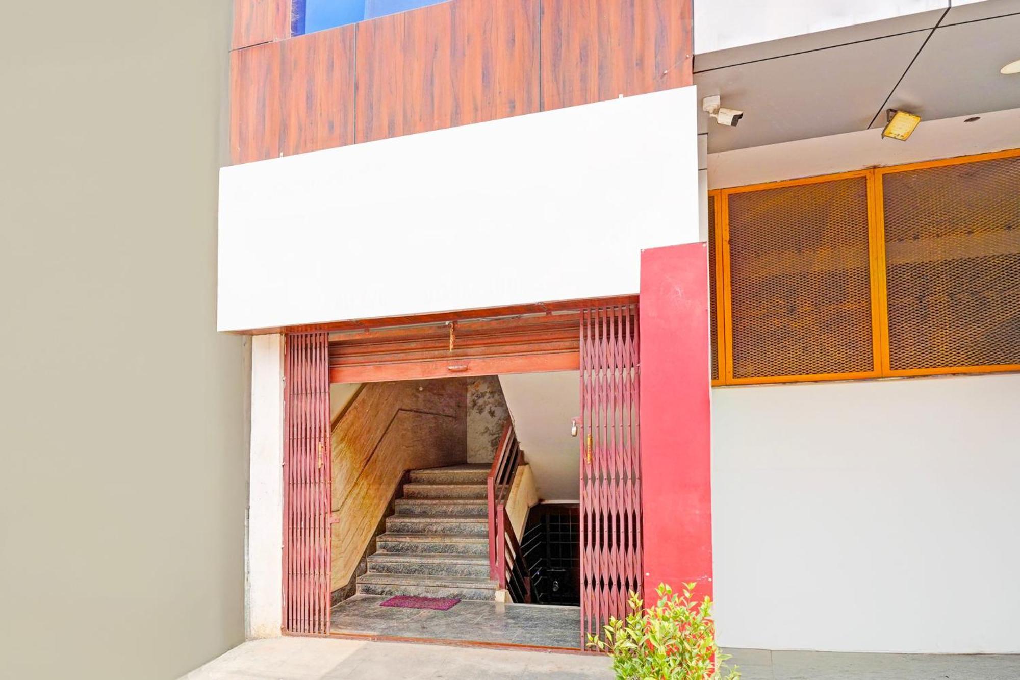 Super Hotel O Srigandhakavalu Formerly Chamundeshwari Lodging Jālahalli Kültér fotó
