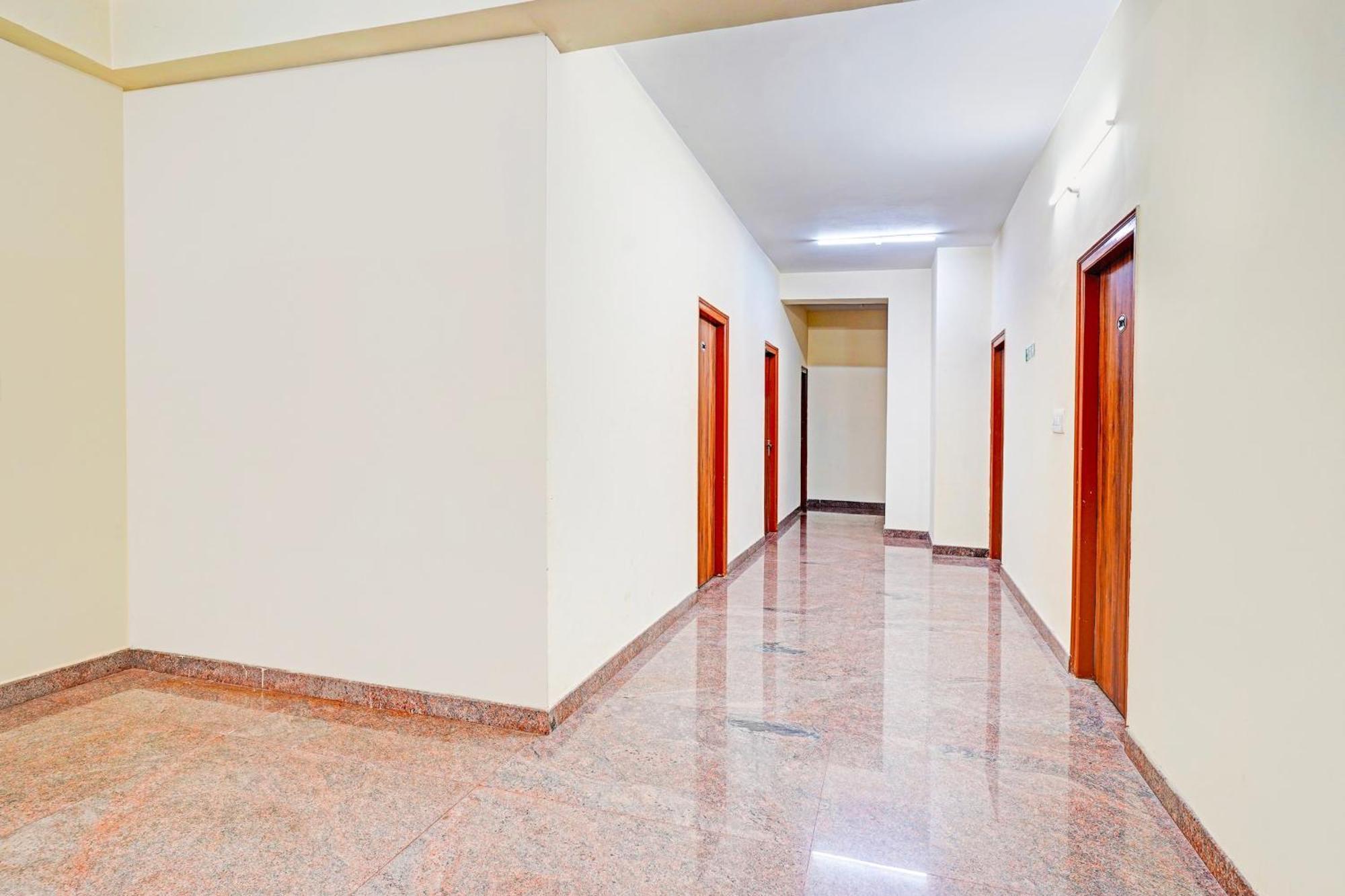 Super Hotel O Srigandhakavalu Formerly Chamundeshwari Lodging Jālahalli Kültér fotó