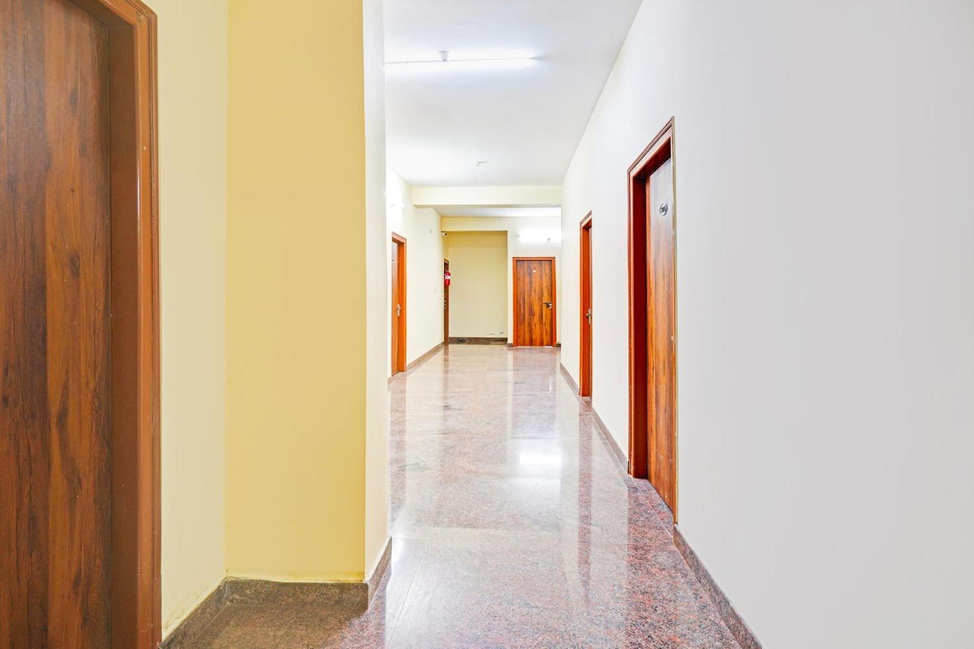 Super Hotel O Srigandhakavalu Formerly Chamundeshwari Lodging Jālahalli Kültér fotó